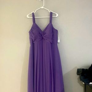 Worn as maternity bridesmaid dress! beautiful and clean from top to bottom.
